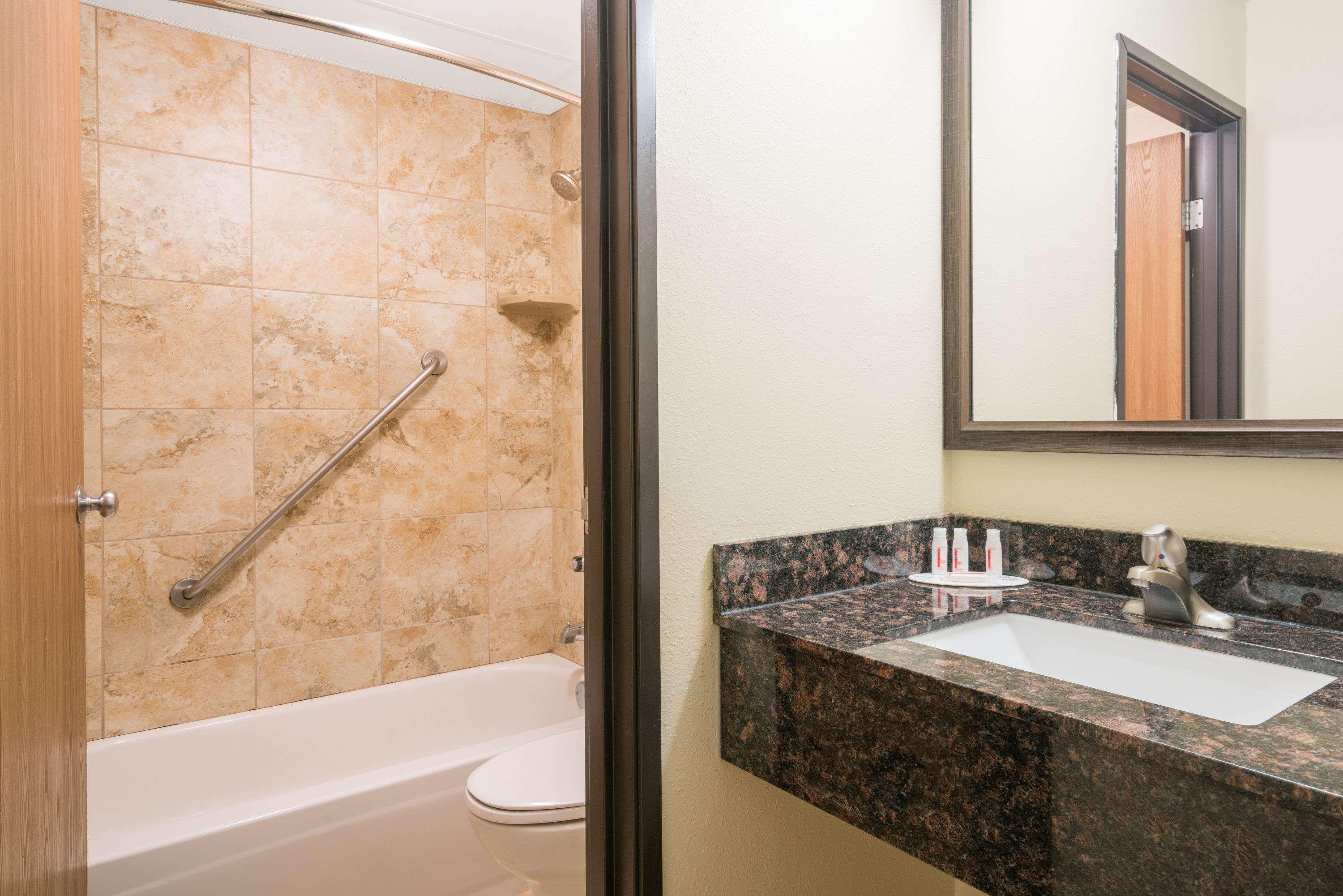 Days Inn & Suites By Wyndham Baxter Brainerd Area Ngoại thất bức ảnh